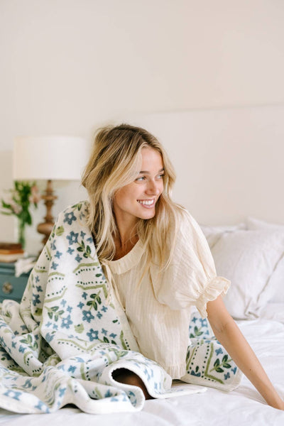 Farmhouse Flowers Family-Size Blanket: Family-Size