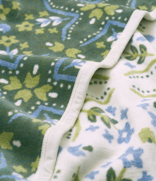 Farmhouse Flowers Family-Size Blanket: Family-Size